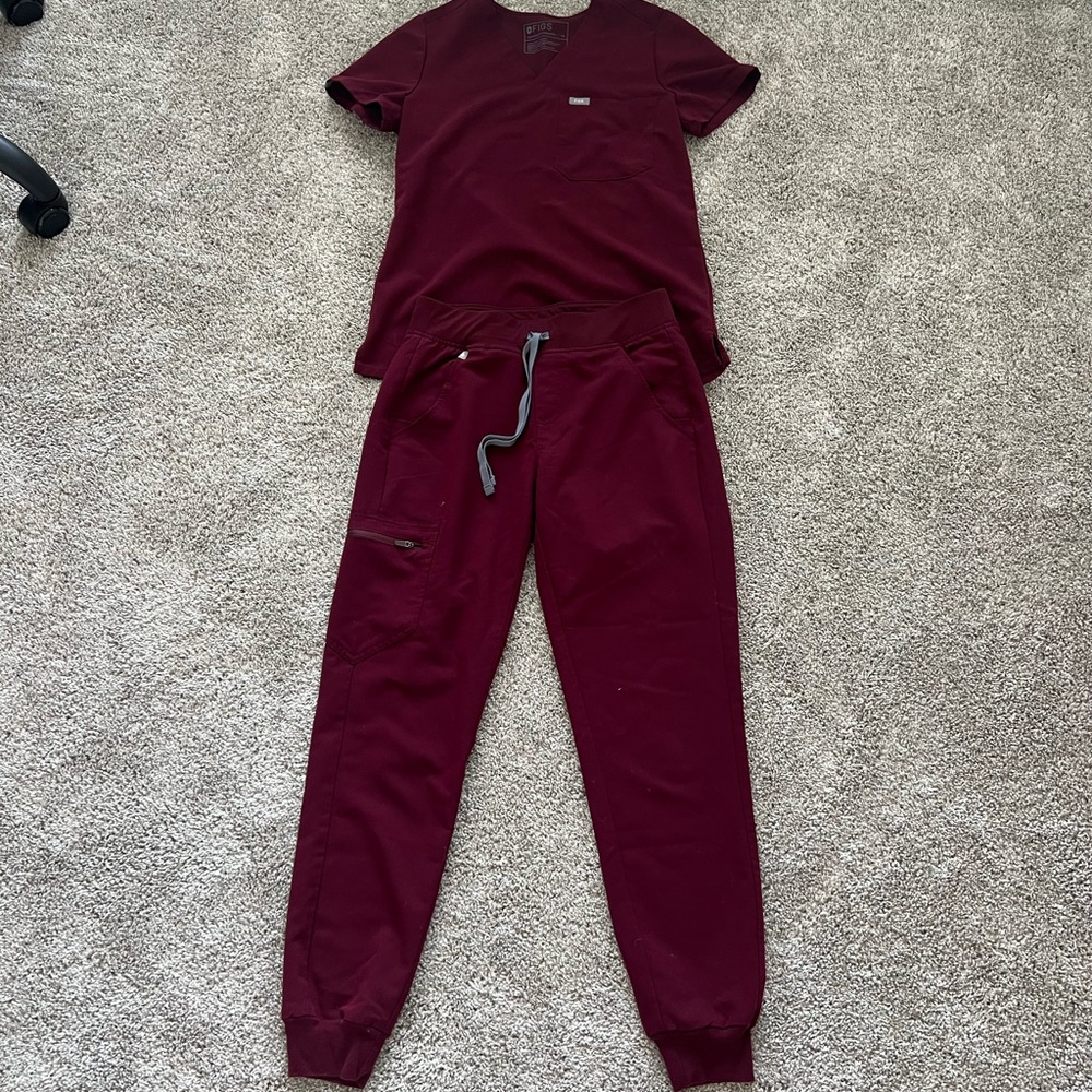 Figs burgundy scrub set joggers size XS